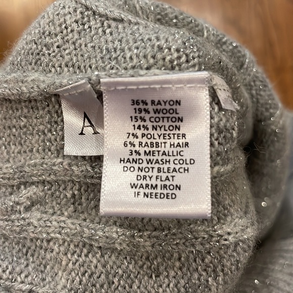 Ann Taylor Loft silver gray cable knit v-neck sweater size small petite - Picture 6 of 6